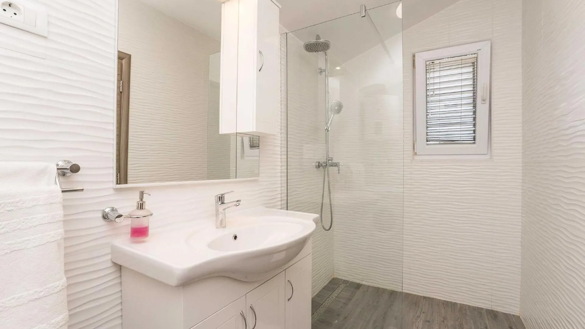 Apartments Maza - One Bedroom Apartment With Balcony Angela Zadar