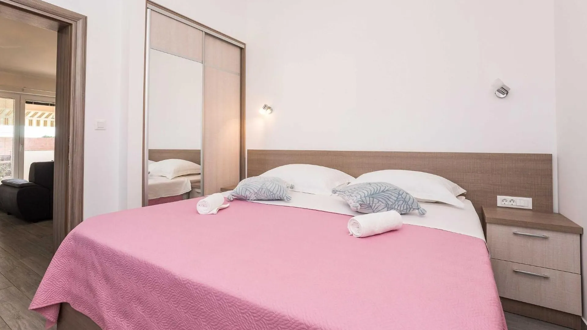Apartments Maza - One Bedroom Apartment With Balcony Angela Zadar